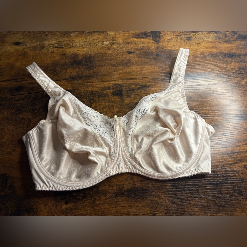 Playtex Cream Floral Lace Underwire Bra Size 38DD